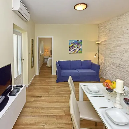 Glicinia - Kst145 By Interhome * Babici