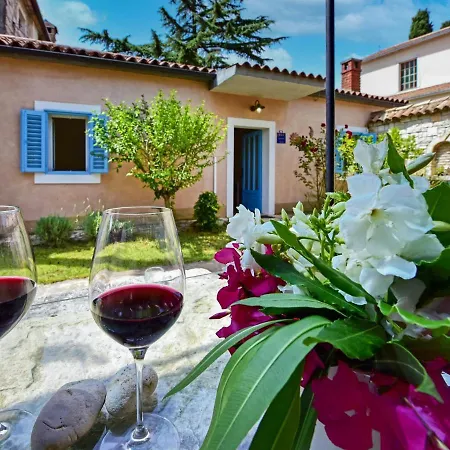 Glicinia By Interhome Babici