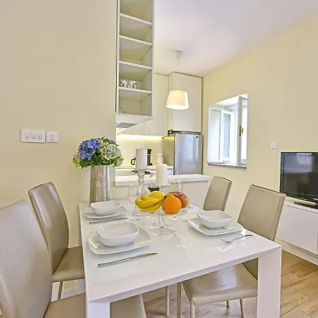 Glicinia By Interhome