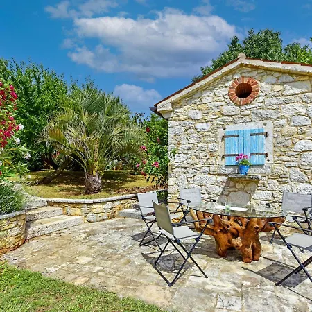 Glicinia By Interhome *