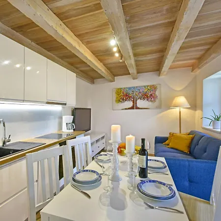 Glicinia By Interhome *