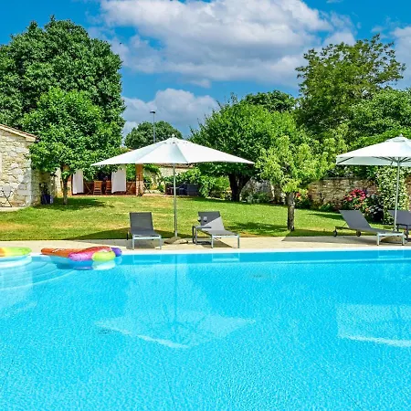 Glicinia By Interhome Babici