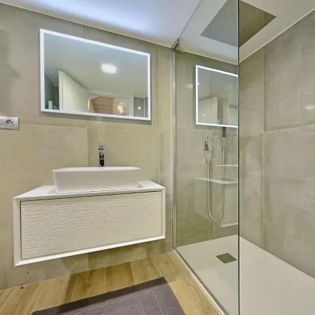 Glicinia By Interhome * Babici