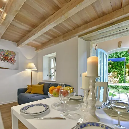 Glicinia By Interhome *